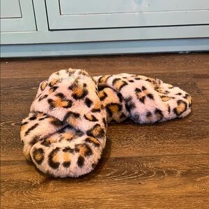Toms Fuzzy Animal Print Slippers Size 8